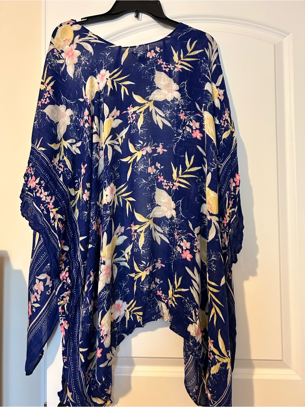 American Eagle in Navy Blue Floral Women's Kimono
